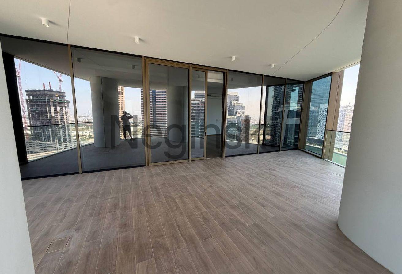 Largest 3BR+Maids | Full Canal View photo 4