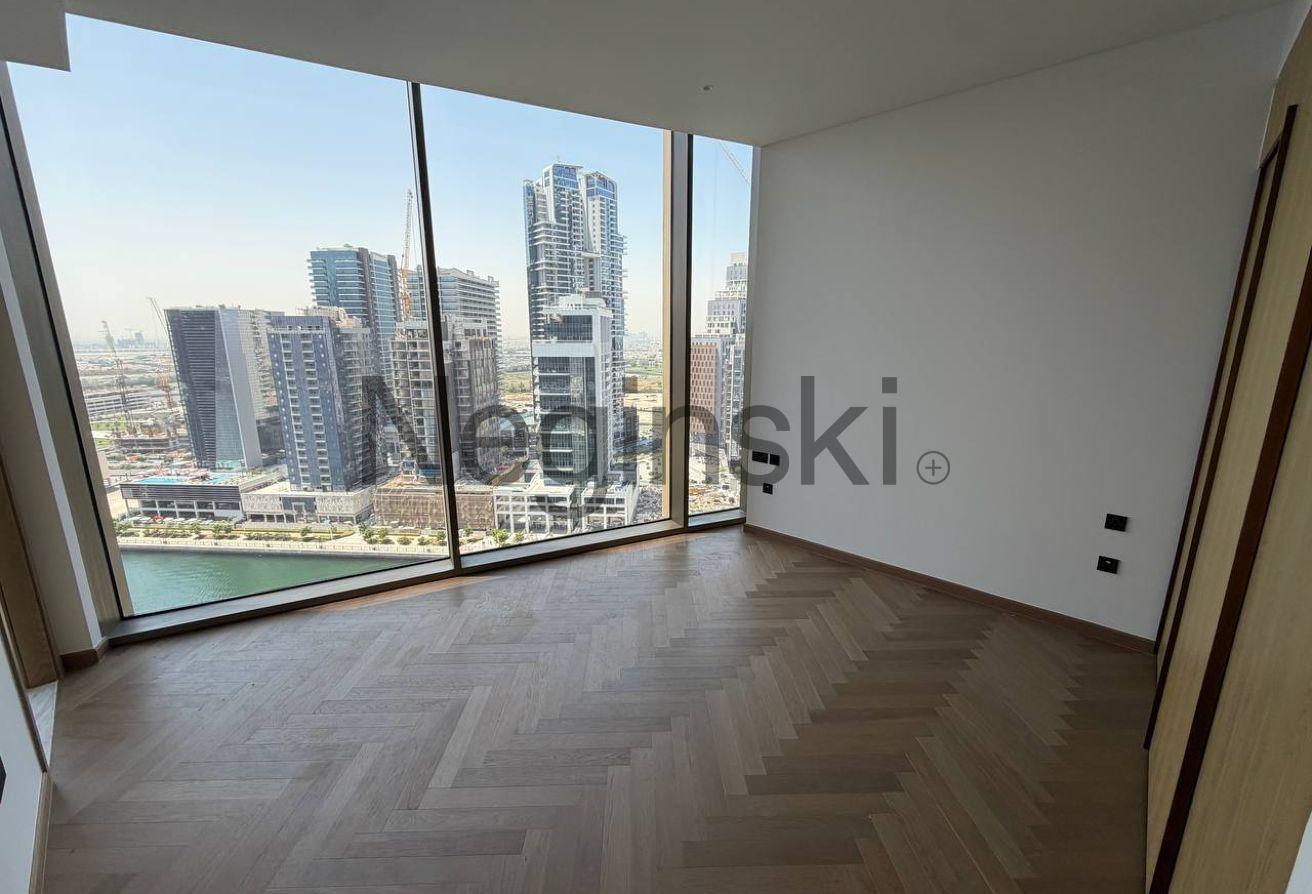 Largest 3BR+Maids | Full Canal View photo 17