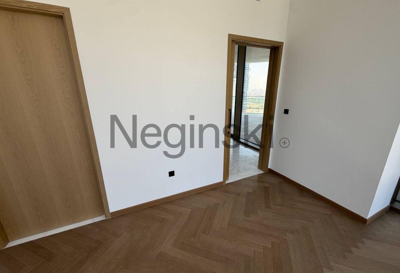 Largest 3BR+Maids | Full Canal View photo 10