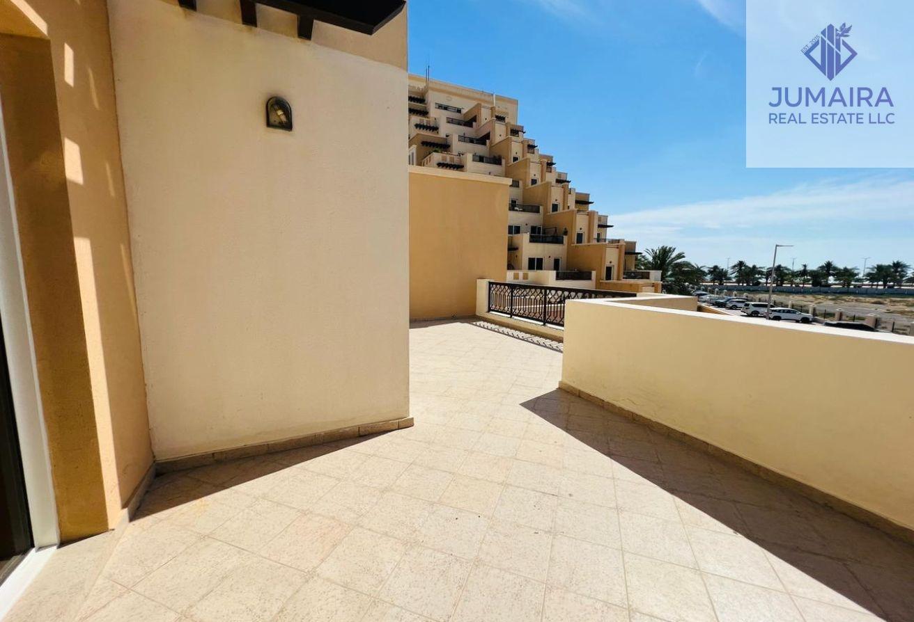 Bright 1-Bed Apartment Featuring Big Balcony/Sale