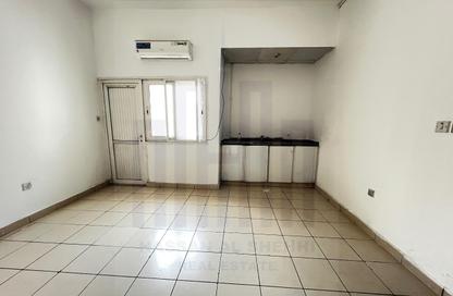 Apartment - Studio - 1 Bathroom for rent in Fire Station Road - Muwaileh - Sharjah Apartment - Studio - 1 Bathroom for rent in Fire Station Road - Muwaileh - Sharjah