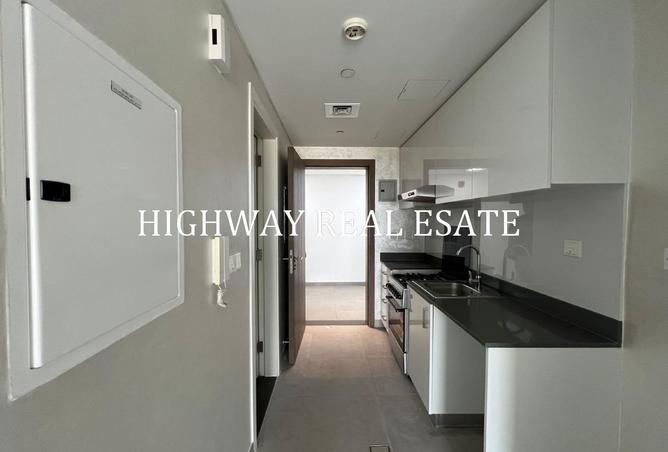 Studio Apartment with Water View in Aljada