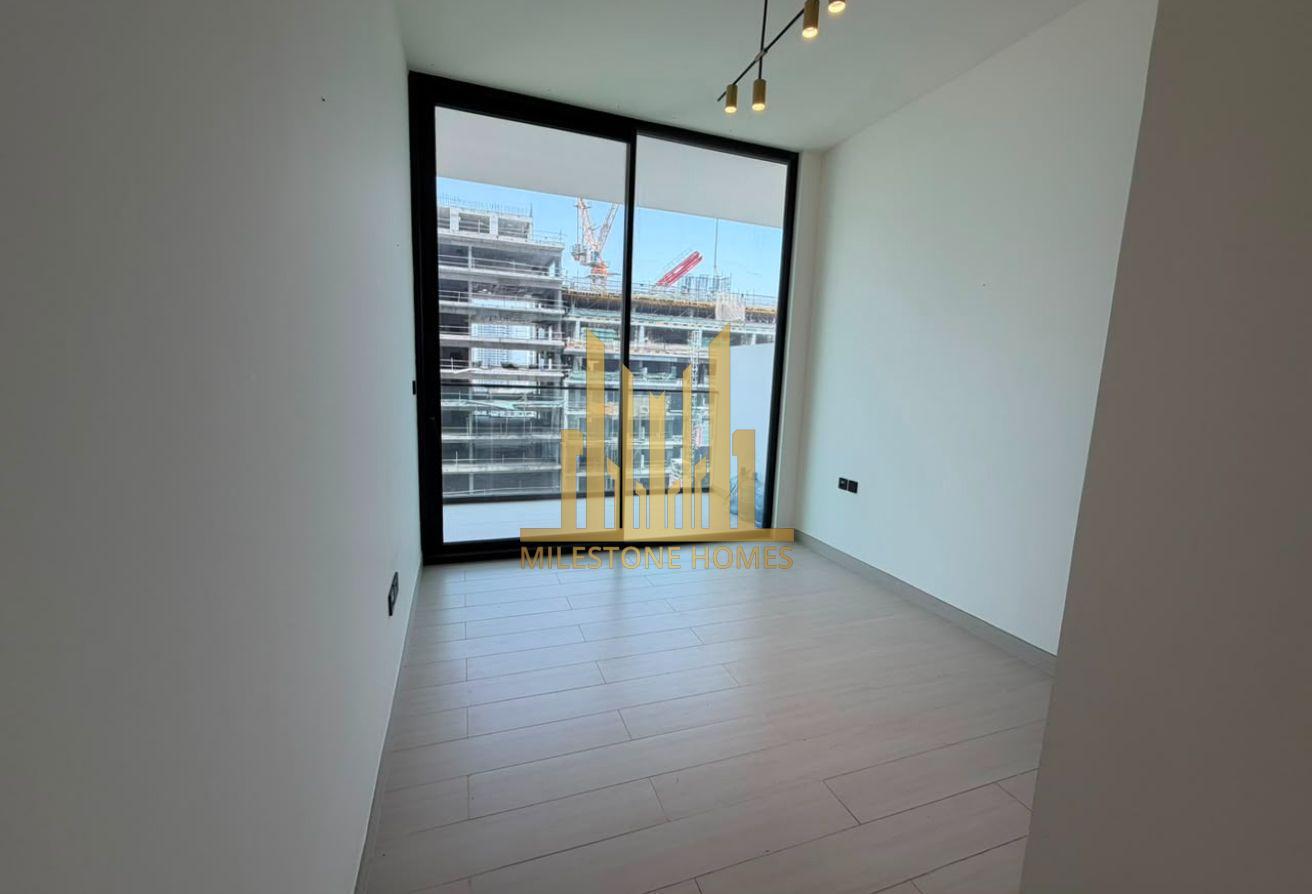 Exclusive Modern 1BR | Lowest Price | Balcony photo 3