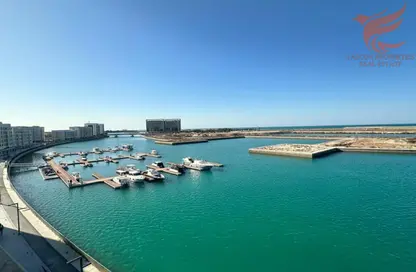شقة - 2 غرف نوم - 3 حمامات للايجار في 12B البحيرة - لاجون - ميناء العرب - راس الخيمة - رأس الخيمة