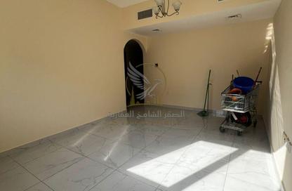 Apartment - 2 Bedrooms - 2 Bathrooms for rent in Muwailih Building - Muwaileh - Sharjah