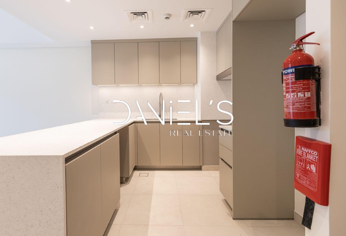 Exclusive | 2 Huge Balconies | Brandnew | Ready photo 5