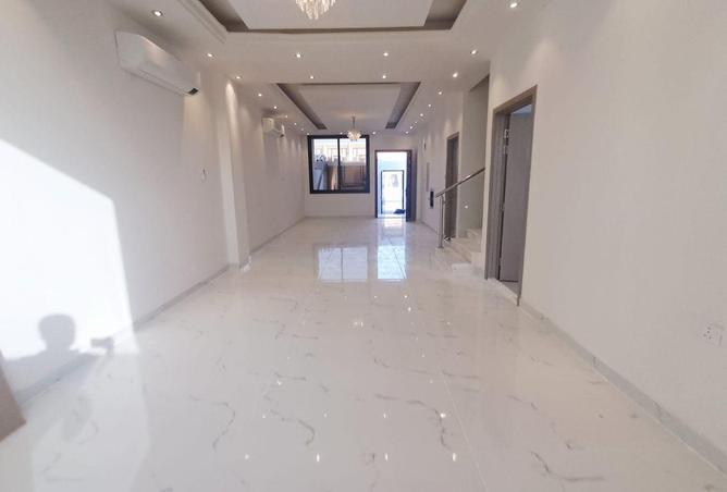 100426010 - Property Image 2