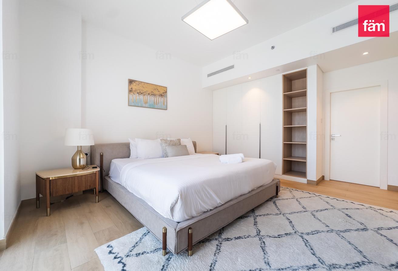 Spacious Balcony | Corner Unit | Seaview photo 10