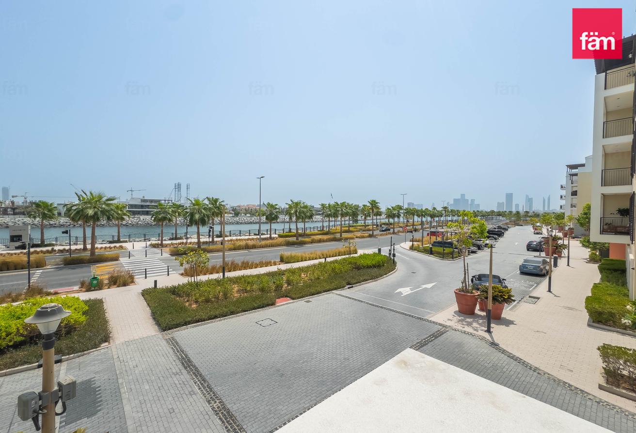 Spacious Balcony | Corner Unit | Seaview photo 16