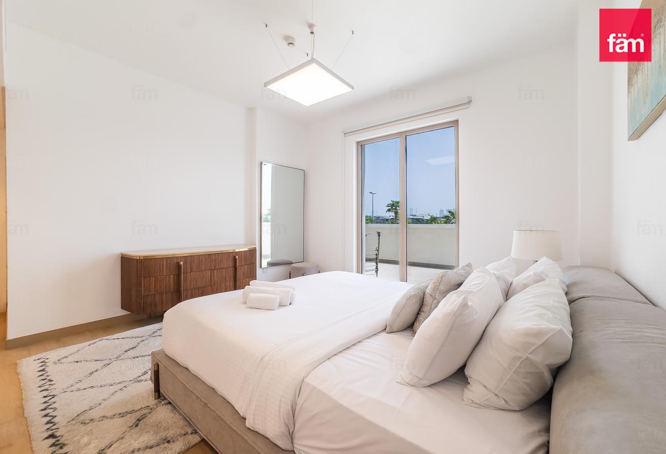 Spacious Balcony | Corner Unit | Seaview photo 12