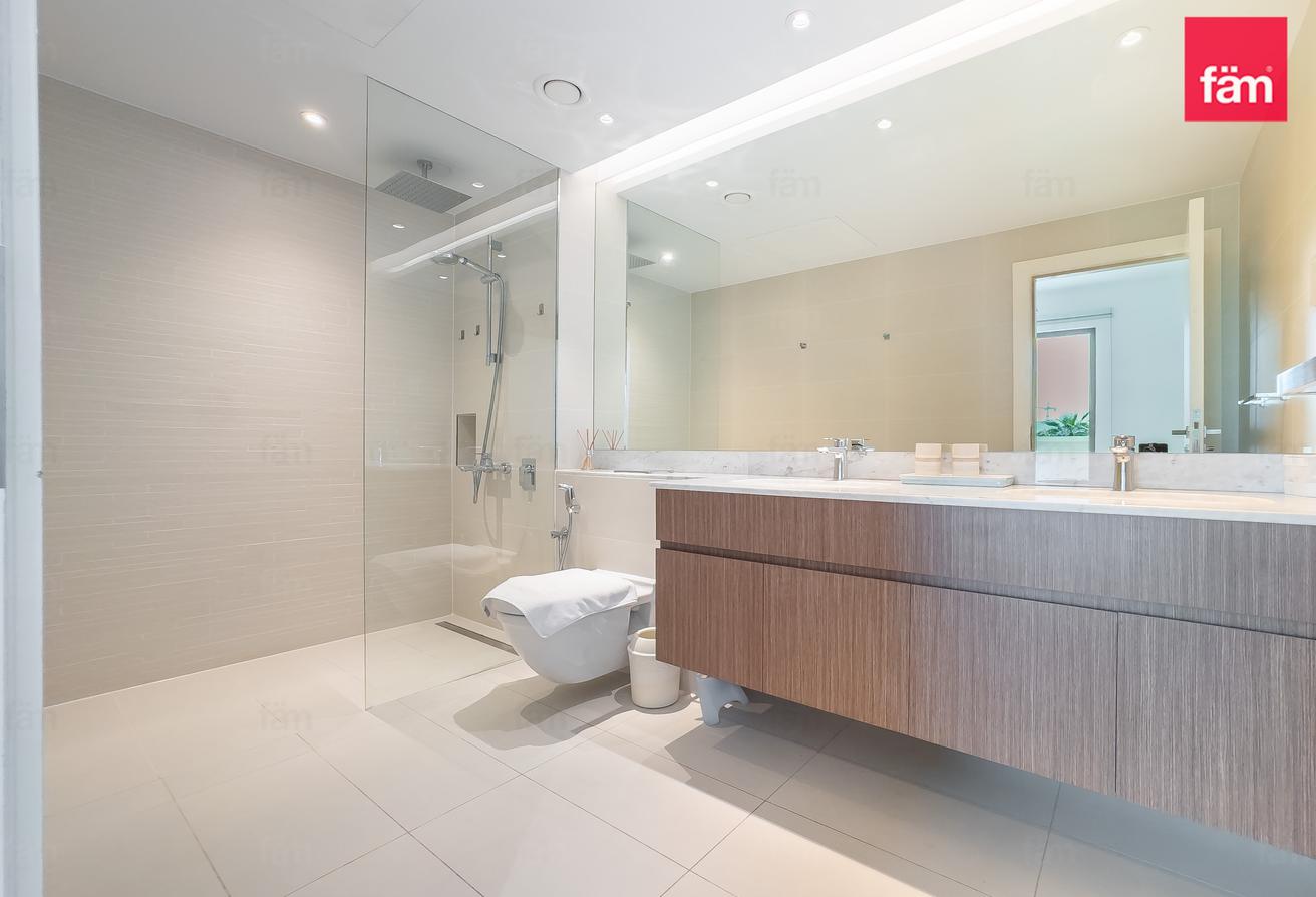 Spacious Balcony | Corner Unit | Seaview photo 18