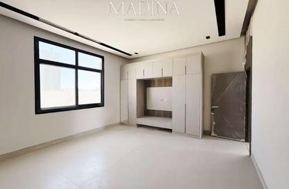 Villa - 4 Bedrooms - 5 Bathrooms for rent in Al Aweer 1 - Al Aweer - Dubai
