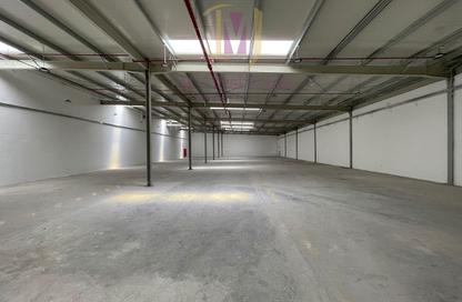 Warehouse - Studio - 1 Bathroom for rent in Umm Ramool - Dubai