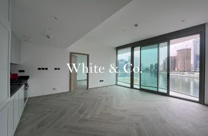 شقة - غرفة نوم - 1 حمام للايجار في بنينسولا ثري - بنينسولا - الخليج التجاري - دبي