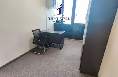 Business Centre - Studio - 4 Bathrooms for rent in Dar Al Salam Building - Corniche Road - Abu Dhabi