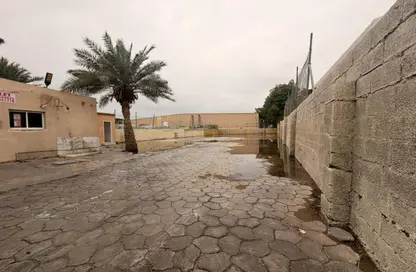 Land - Studio for rent in Industrial Building 13 - Industrial Area 13 - Sharjah Industrial Area - Sharjah Land - Studio for rent in Industrial Building 13 - Industrial Area 13 - Sharjah Industrial Area - Sharjah