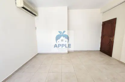 شقة - غرفة نوم - 2 حمامات للايجار في مبنى مويلح - مويلح - الشارقة