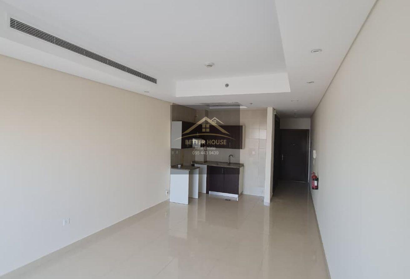 Studio | Balcony | Covered Parking | Vacant photo 2