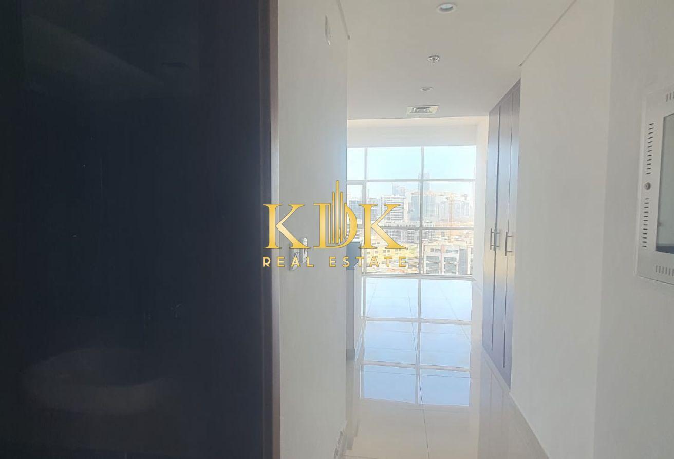 High Floor | Spacious Unit | Ready to Move photo 3