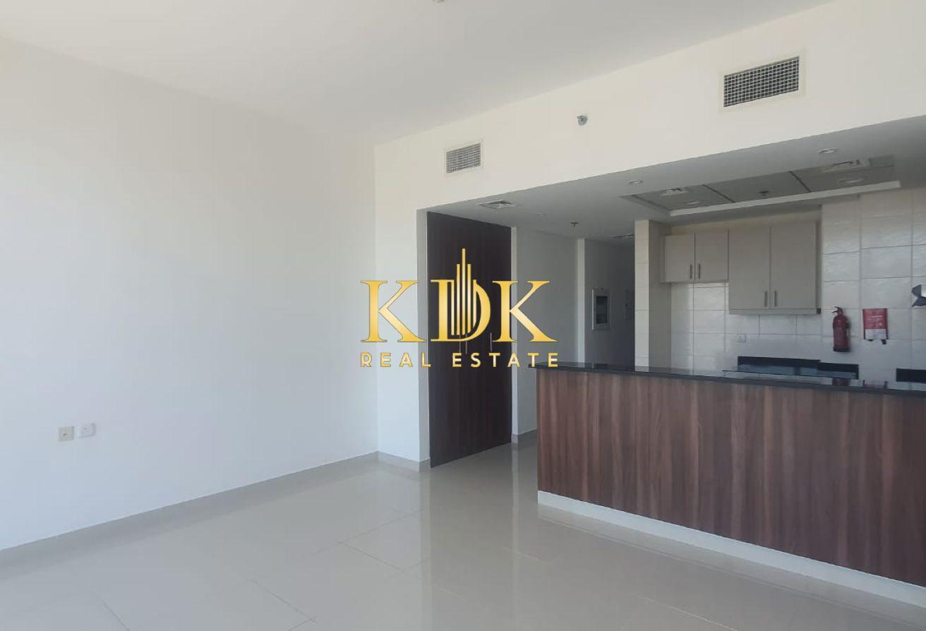 High Floor | Spacious Unit | Ready to Move photo 2