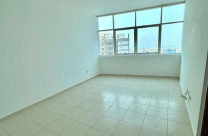 Apartment - 1 Bedroom - 2 Bathrooms for rent in Thuraya Al Majaz Building - Al Majaz 3 - Al Majaz - Sharjah