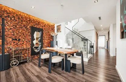 تاون هاوس - 4 غرف نوم - 5 حمامات للبيع في القرية الغربية - الفرجان - دبي