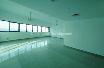 Apartment - 3 Bedrooms - 4 Bathrooms for rent in New Al Taawun Road - Al Taawun - Sharjah