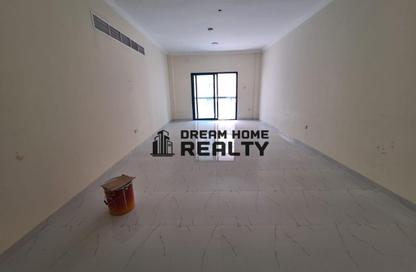 Apartment - 2 Bedrooms - 2 Bathrooms for rent in Yasmeen Tower - Al Majaz 2 - Al Majaz - Sharjah Apartment - 2 Bedrooms - 2 Bathrooms for rent in Yasmeen Tower - Al Majaz 2 - Al Majaz - Sharjah