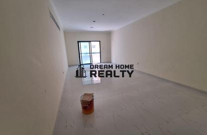 Apartment - 2 Bedrooms - 2 Bathrooms for rent in Yasmeen Tower - Al Majaz 2 - Al Majaz - Sharjah Apartment - 2 Bedrooms - 2 Bathrooms for rent in Yasmeen Tower - Al Majaz 2 - Al Majaz - Sharjah