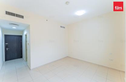 Apartment - 3 Bedrooms - 3 Bathrooms for rent in Mazaya 18 - Queue Point - Liwan - Dubai