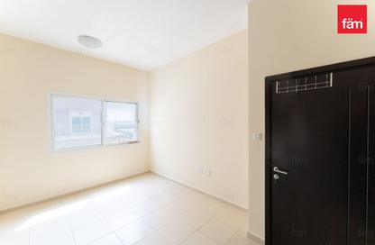 Apartment - 3 Bedrooms - 3 Bathrooms for rent in Mazaya 18 - Queue Point - Liwan - Dubai