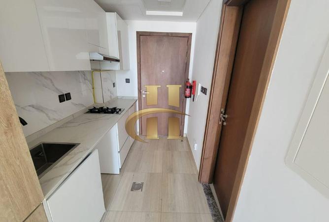 Spacious | Elegant | Luxury living | Vacant photo 2