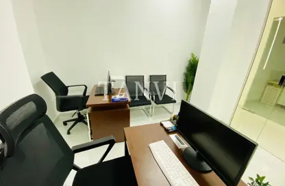 مكتب - غرفة نوم - 1 حمام للايجار في ريد اڤينيو - منطقة القرهود - دبي