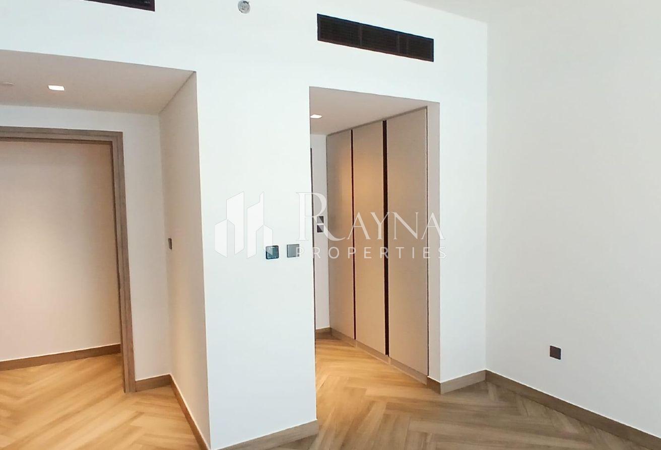 Stunning Brand New Apartment | Spacious Layout photo 4