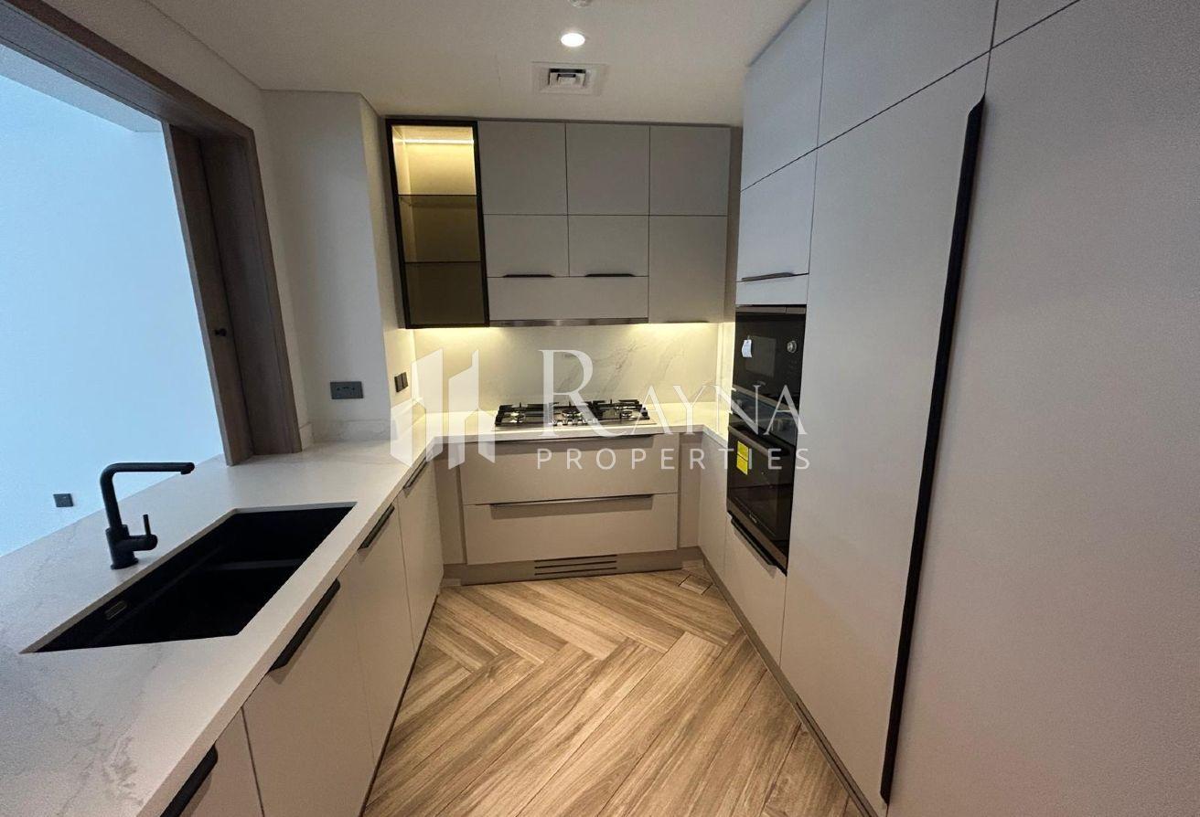Stunning Brand New Apartment | Spacious Layout photo 8