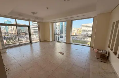 Apartment - 2 Bedrooms - 2 Bathrooms for rent in Emaar Tower B - Emaar Towers - Deira - Dubai