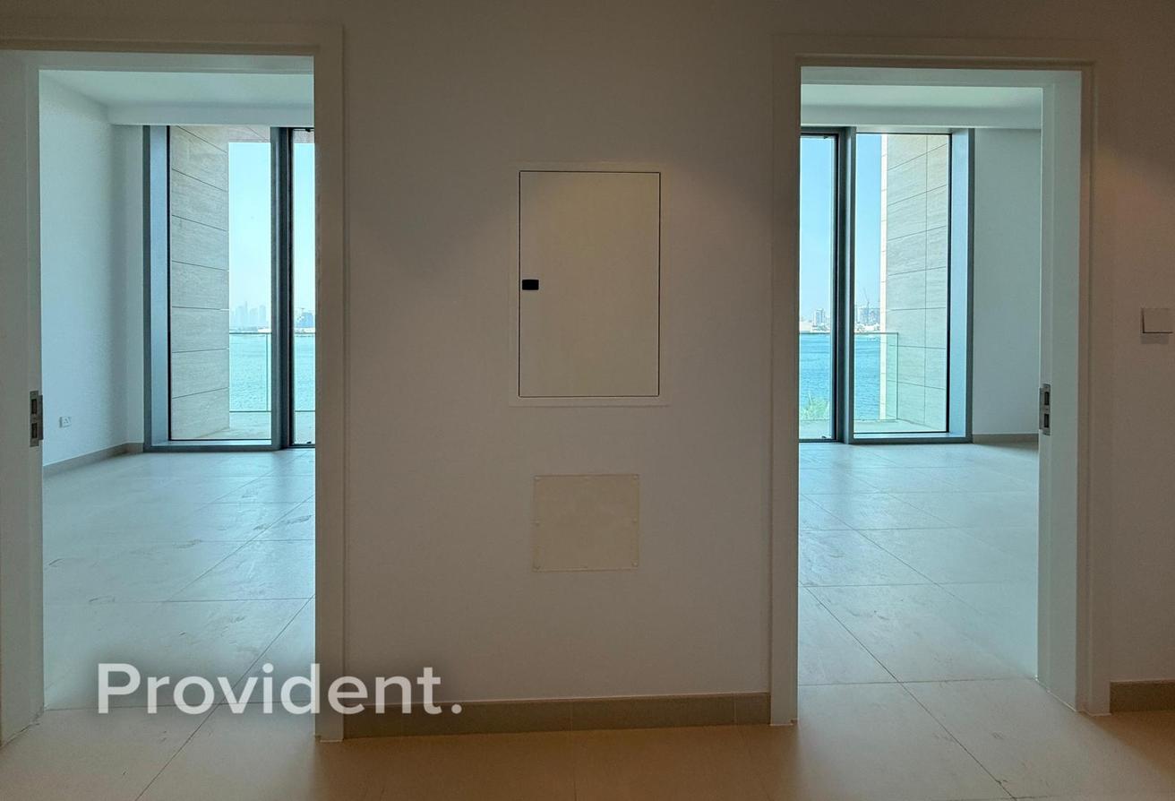 Vacant | Full Creek and Burj View | Unfurnished photo 7