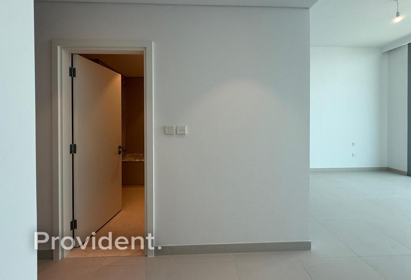 Vacant | Full Creek and Burj View | Unfurnished photo 10