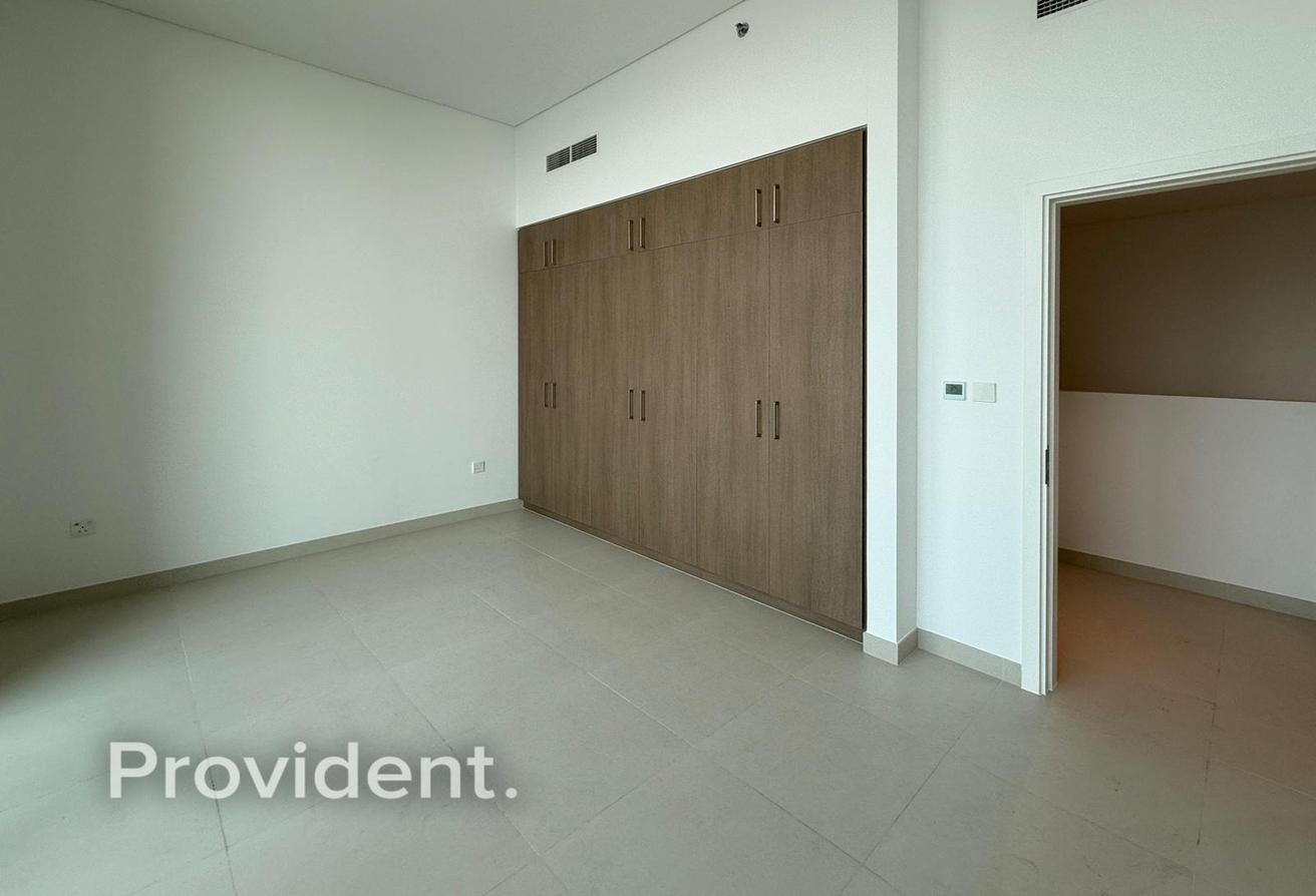 Vacant | Full Creek and Burj View | Unfurnished photo 8