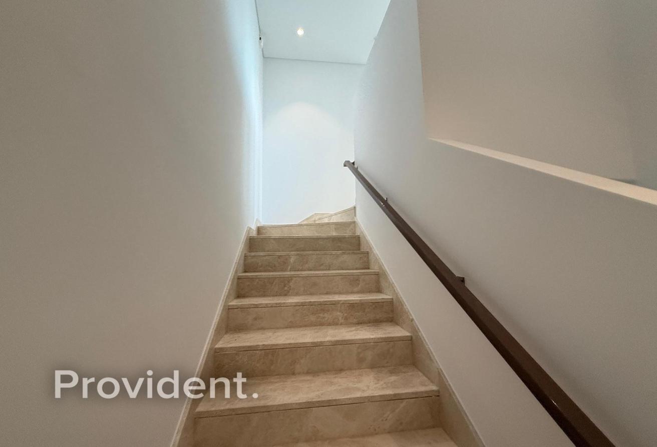Vacant | Full Creek and Burj View | Unfurnished photo 6
