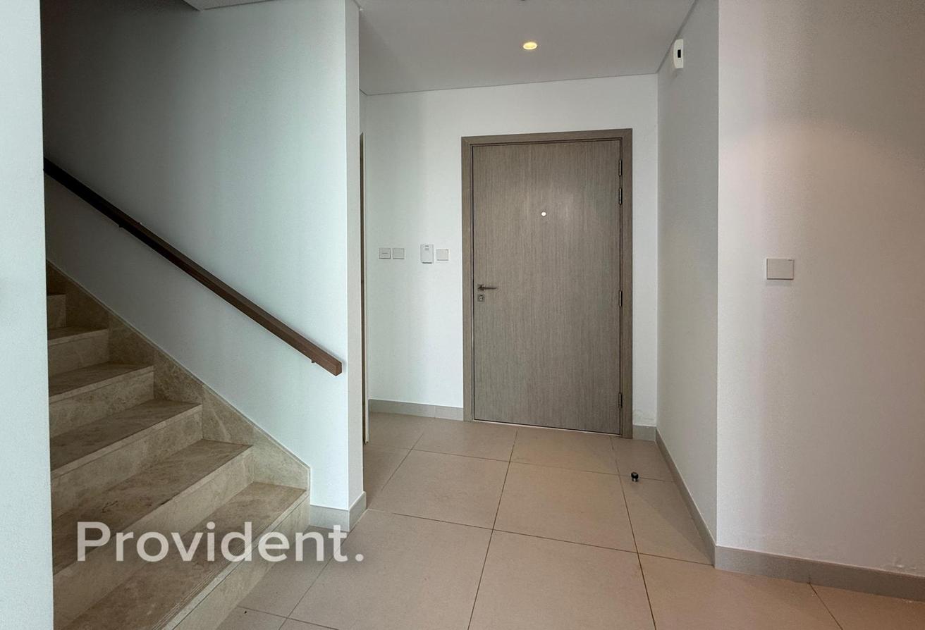 Vacant | Full Creek and Burj View | Unfurnished photo 18