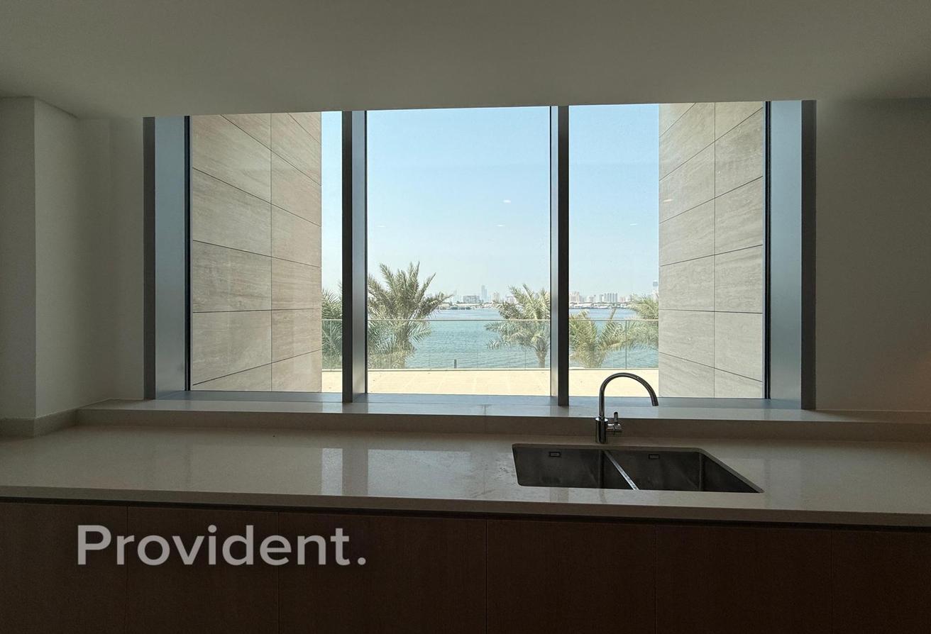 Vacant | Full Creek and Burj View | Unfurnished photo 15