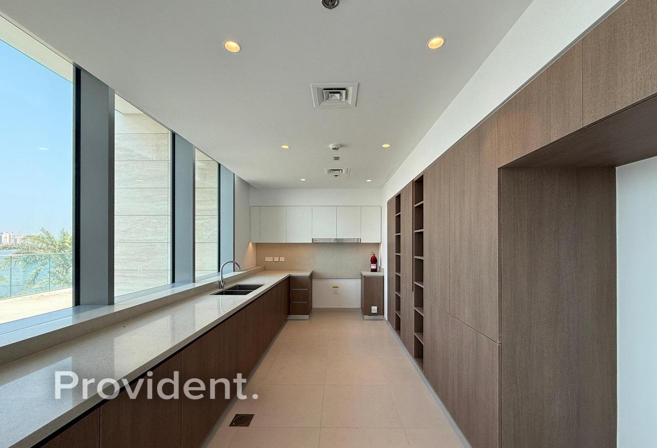 Vacant | Full Creek and Burj View | Unfurnished photo 14