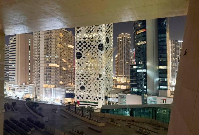 شقة غير مؤثثة بغرفة نوم واحدة في الخليج التجاري