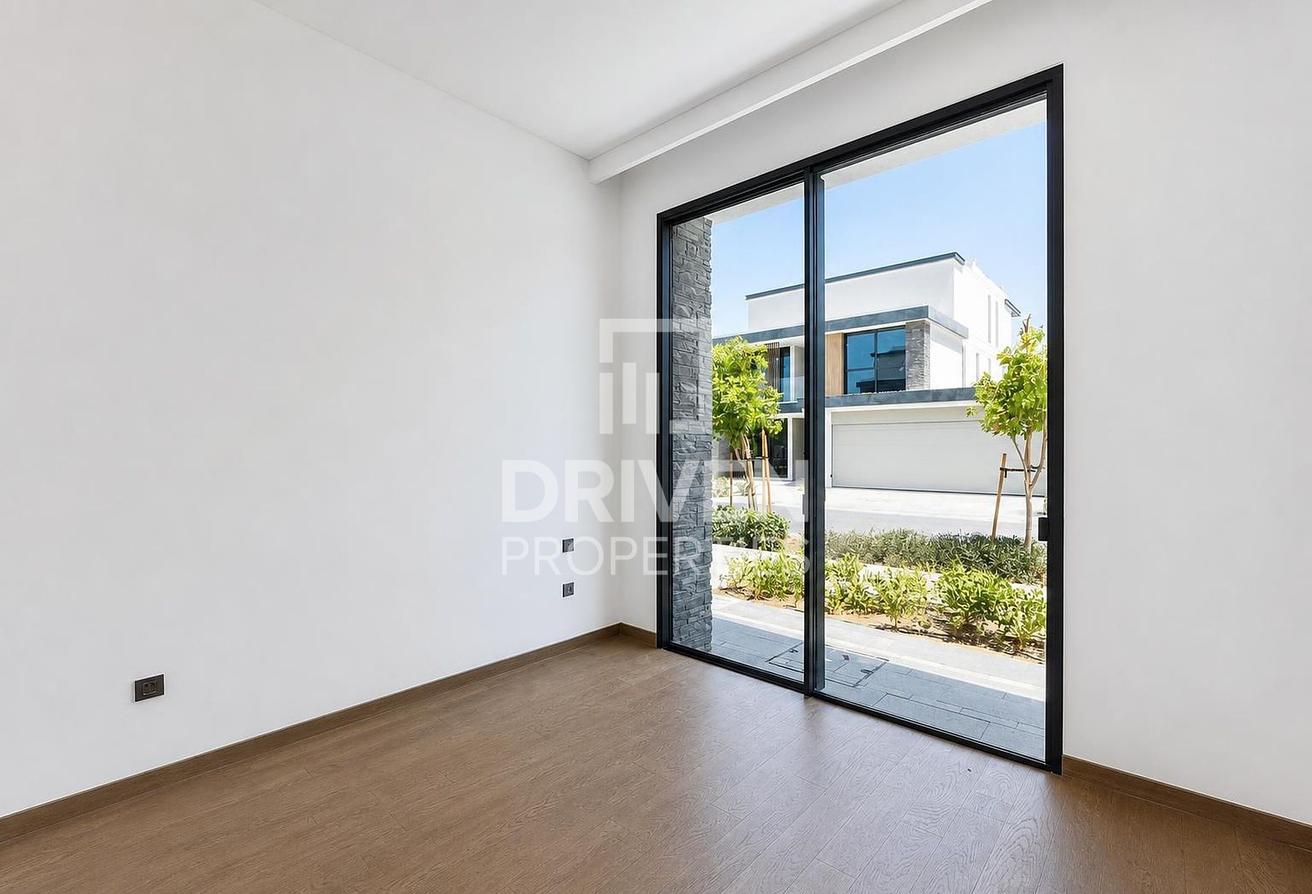 Upgraded | Negotiable Rent | Flexible Cheques photo 5