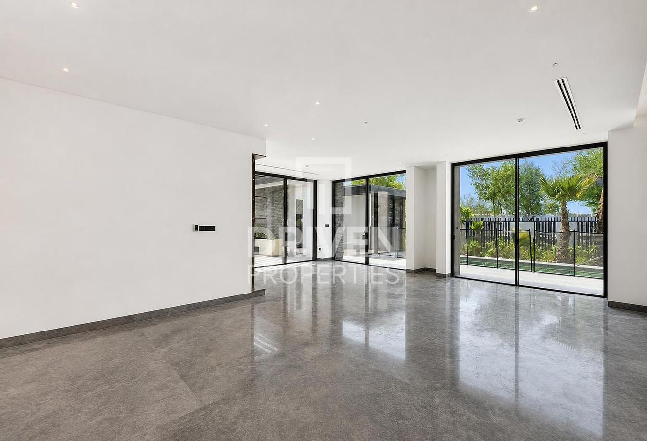 Upgraded | Negotiable Rent | Flexible Cheques photo 3
