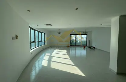 Apartment - 3 Bedrooms - 4 Bathrooms for rent in Al Hudaiba - Bur Dubai - Dubai