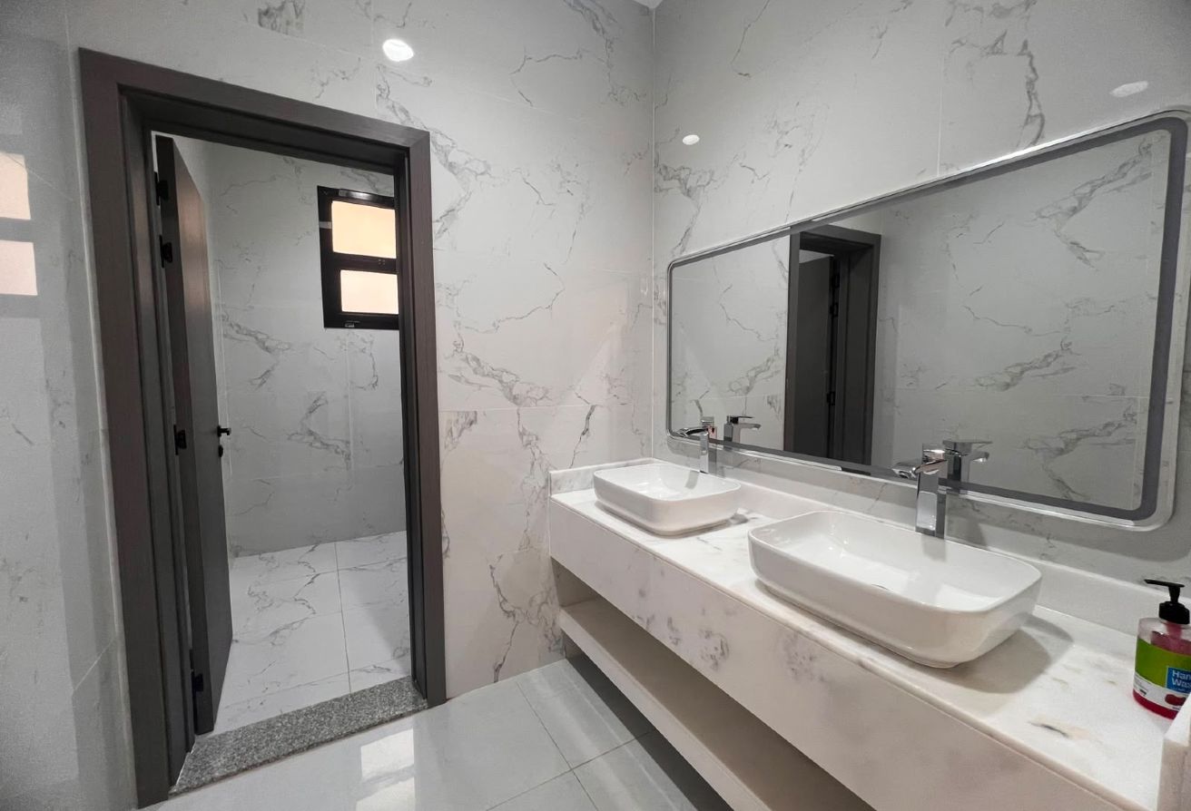 Spacious 6BR En-Suit Villa | Private Garden|Vacant — image 9