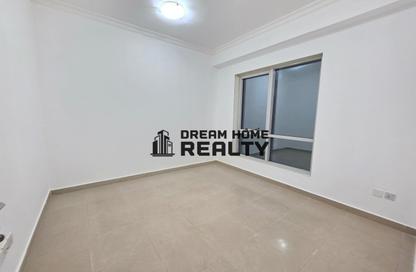 Apartment - 2 Bedrooms - 2 Bathrooms for rent in Al Khan Corniche - Al Khan - Sharjah