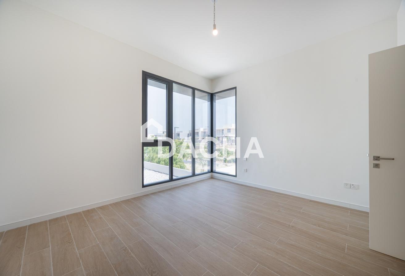 Corner Unit E3 | Single Row | Near Pool And Park photo 16
